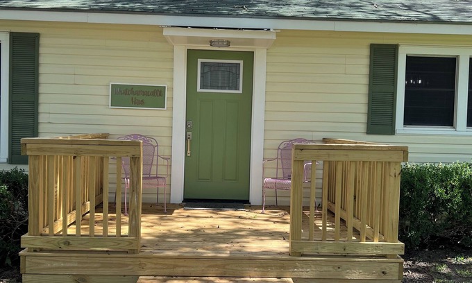 Shiner House | Whatchamacallit Haus, Downtown Shiner House