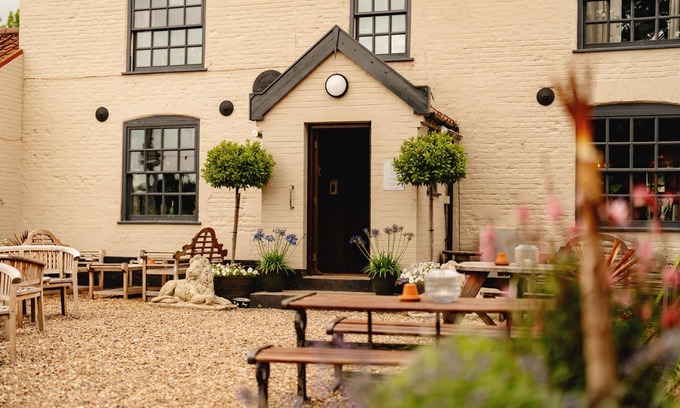 Burgh Saint Peter House | Wheatacre White Lion