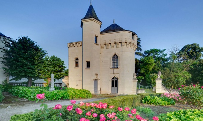 Candes-Saint-Martin House | When heritage, art and well-being meet