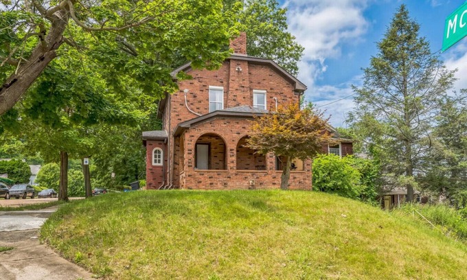 Wilkinsburg House | Where Classic Charm Meets Modern Serenity