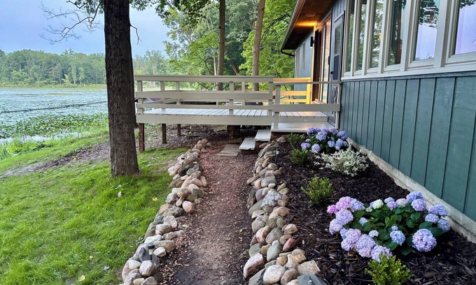 Three Rivers House | Where Convenience meets Cozy: The Lily Pad lakefront house in Three Rivers.