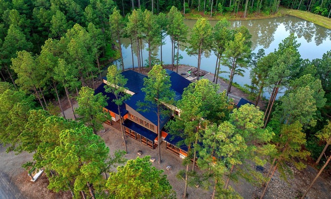 Pickens Cabin | Where the Wild Things Are | 10BR Luxury Cabin w/Game Room, 2 Hot Tubs, Pond, & EV Outlet