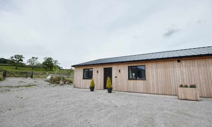 Settle Cottage | WHERNSIDE LODGE, luxury holiday cottage, with a garden in Settle