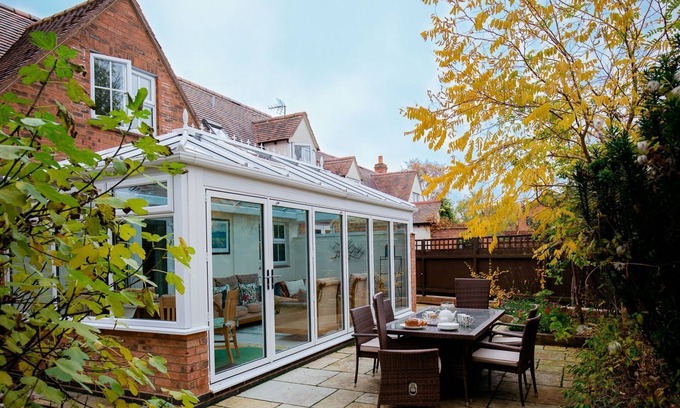 Bretforton Cottage | Whippet Cottage - sleeps 4 guests in 2 bedrooms