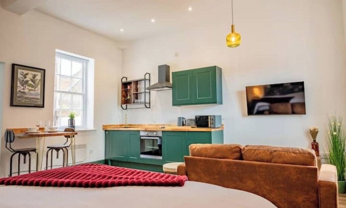 Pontrilas Apartment | WhiskAwayStays - Foregate Studio - No. 6