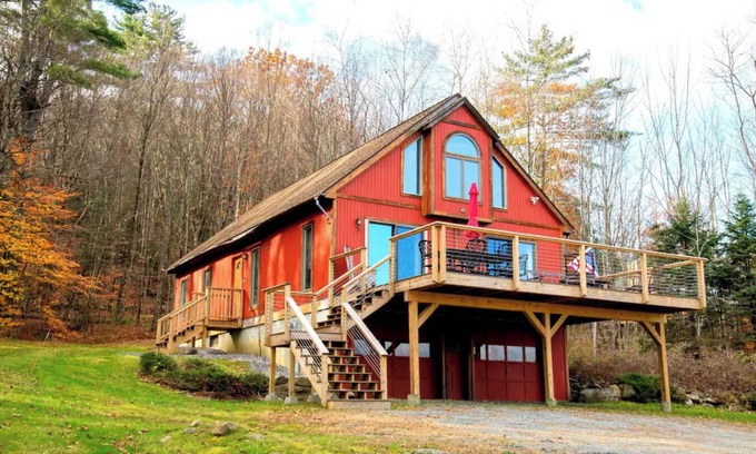 Chester House | WhiSki Cabin - 12 Acres With a Mountain View!
