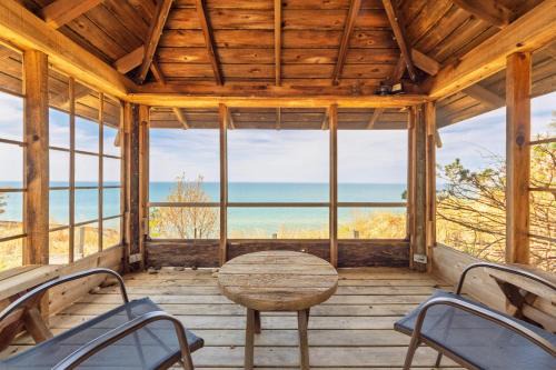 Covert House | Whispering Bluff - Private Beach - Pet Friendly