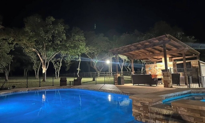 Dripping Springs House | Whispering Oaks Estate: Pool/Spa/Fire Pit/10 Acres