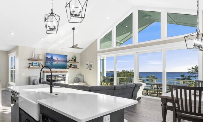 Cedar Key House | Whispering Waves ~ Family Retreat