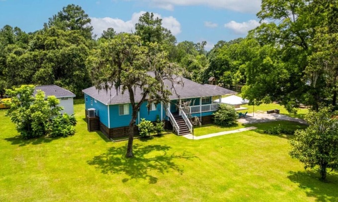 Northeast Houston House | “Whispers of Nature” A tranquil acre for 10 guests