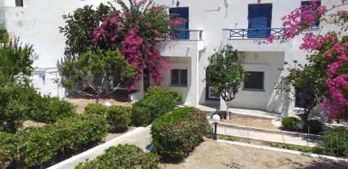 Vissa Apartment | white and blue,finikas syros