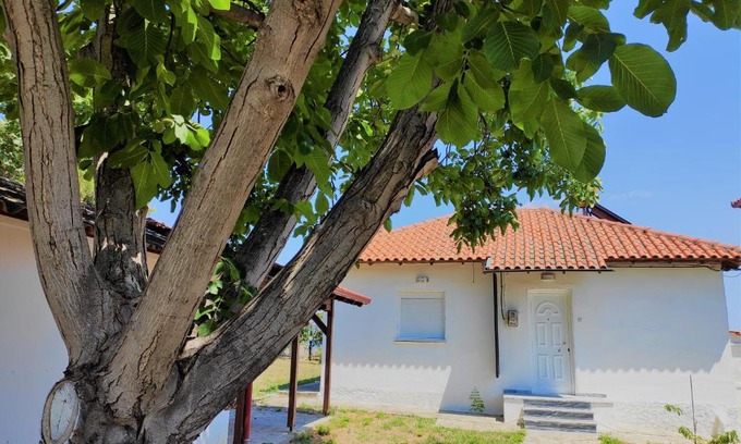 Makrigialos House | White Clam Vintage House with sea view & garden
