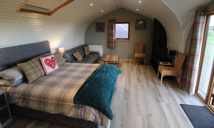 Hayton Cabin | White Cleugh Pod with hot tub, firepit and BBQ close to Hadrian's Wall and Talkin Tarn