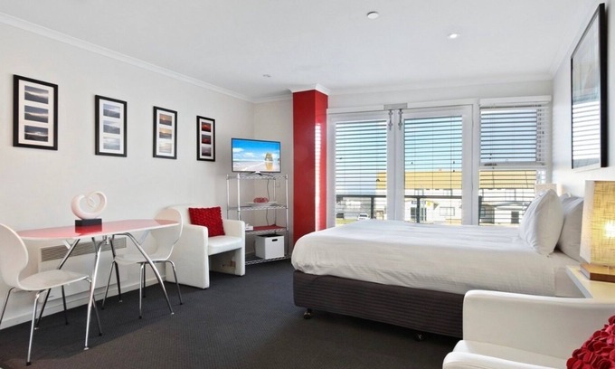 Hotham Heights Apartment | White Crystal 112- ski-in ski-out