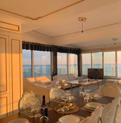 Shengjin Apartment | White&Gold penthouse