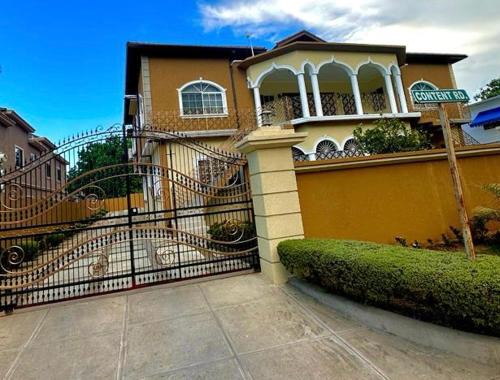 Ocho Rios Apartment | White House by White River
