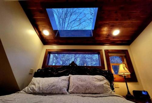 Stanardsville Apartment | White Lotus Suite