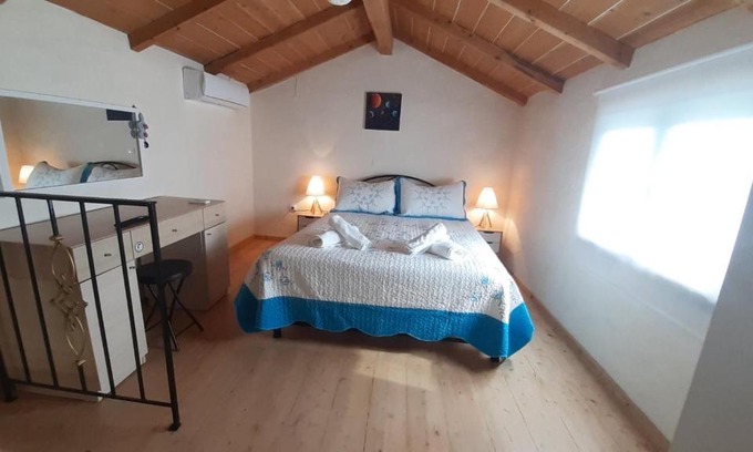 Limni House | White Manolia Cottage