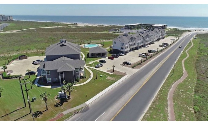 Corpus Christi Condo | ⭐Whitecap Beach Lookout - Heated Pool - Beautiful Balcony Sunsets
