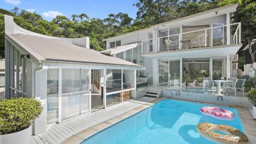 Pearl Beach House | Whitecaps - Pearl Beach, heated pool, walk to beach