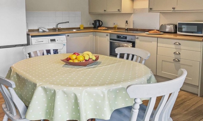 Alton Cottage | Whitedown - a cottage that sleeps 2 guests in 1 bedroom