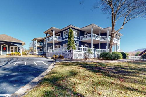 Ellijay Apartment | Whitepath Lodge & Resort #7