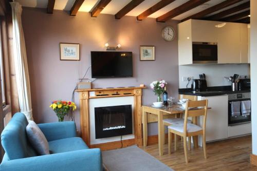 Hanmer House | Whitley Elm Cottages