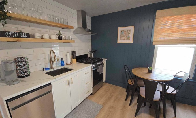 Fifth Ward House | Whole house in Walker's Point + Parking + A/C