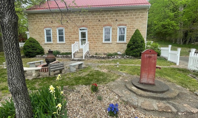 Bluffton Cottage | Whole House Rental - Private Cottage near Historic Hermann, Missouri