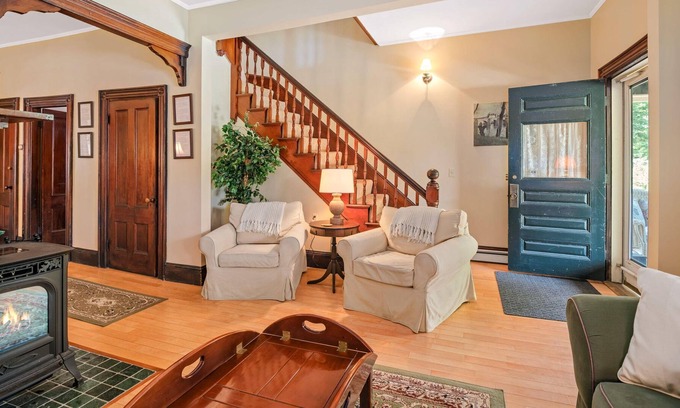 Long Island Villa | Why rent a house when you can rent a whole historic Innon an Island