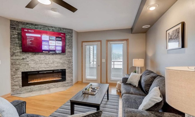 Lake Delton Condo | WI Dells Lakeside Serenity Condo on Lake Delton - Lake access with boat slip (upon request)