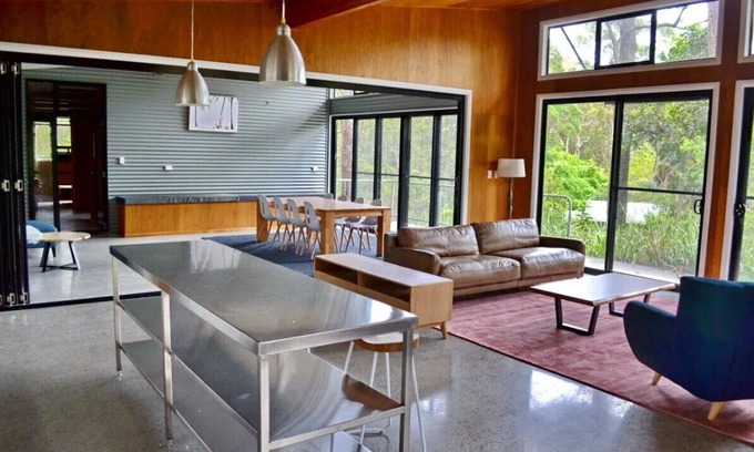 Arakoon House | Wi-Fi* Linen Included* Open Plan Living* BBQ* Pet Friendly
