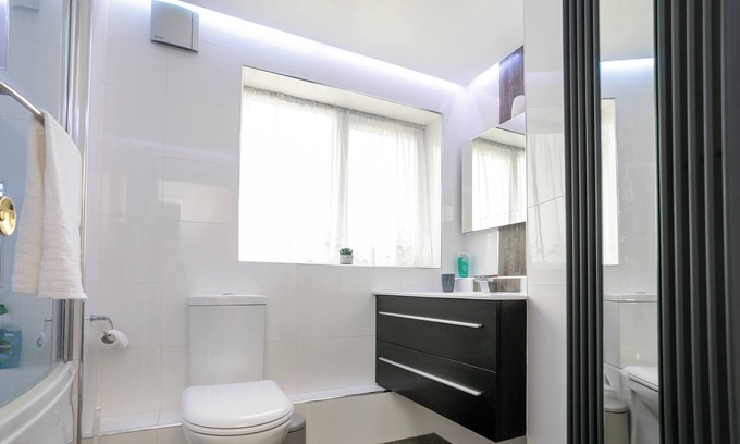 Bramley House | Wickersley House, Rotherham for Contractors and Families (Hosted by Emu-J Stays)