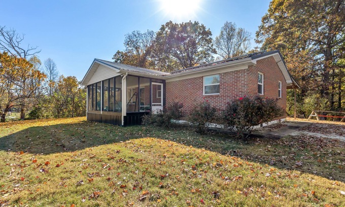 Beattyville Cottage | WiFi & Adventure - Grey Duck - Rock Climbing Retreat in Red River Gorge, Kentucky!