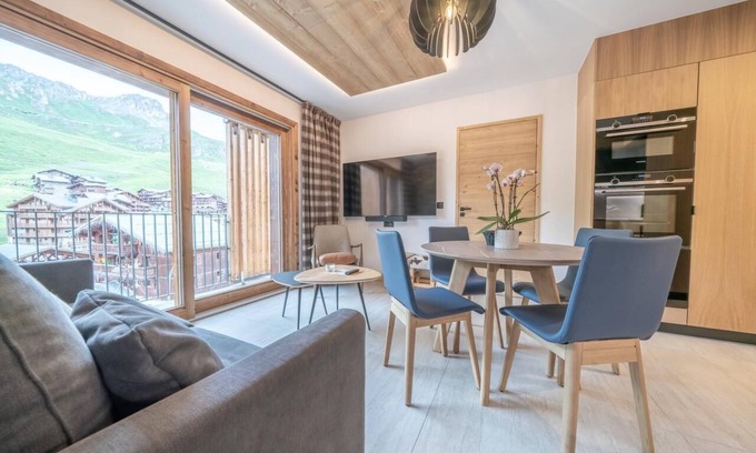 Tignes le Lac Apartment | Wifi, resort center, Ground floor, swimming pool, sauna, hammam, balcony, tv, ski locker, 38m²