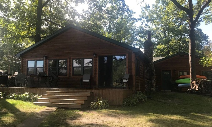 Gladwin Cabin | Wiggins Lakefront, dock and beach! Kayaks, paddle boats & MORE! UP NORTH FEEL!