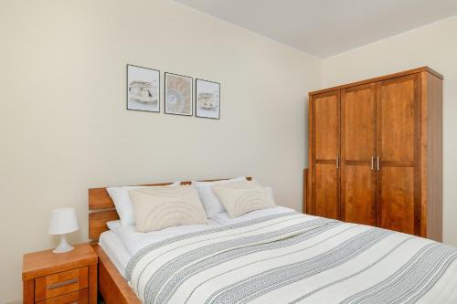 Stare Miasto District Apartment | Wilczak Spacious Apartment with FREE GARAGE Poznań by Noclegi Renters