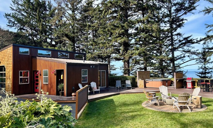 Gold Beach Cottage | Wild Coast Lookout offers privacy and a dramatic view of the Oregon Coast.