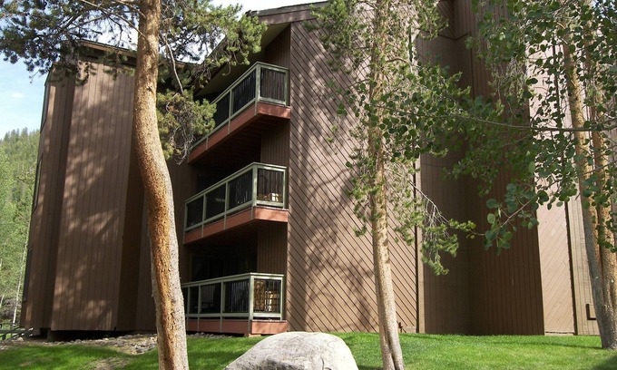 Keystone Condo | Wild Irishman 2 bed 2 bath deluxe On Shuttle Route Close to Everything!