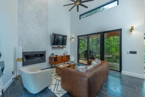 Morganton House | Wilderness Retreat Pet-Friendly Outdoor Adventure Oasis!