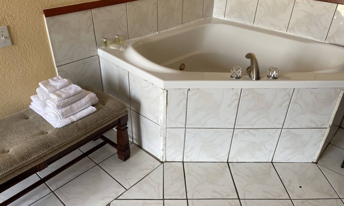 Cuero Hotel | Wildflower Inn & RV Park