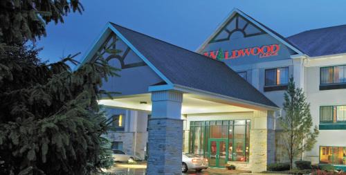 Pewaukee Hotel | Wildwood Lodge