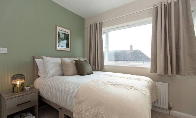 Bramcote House | Wilford Charm: Spacious 3‑Bedroom Retreat
