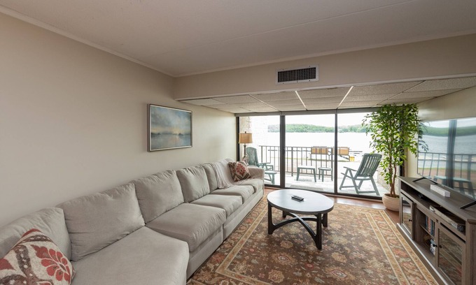 Thayerville Condo | Will O' The Wisp 102B: One Bedroom Lakefront Condo with Fireplace & Free WIFI!
