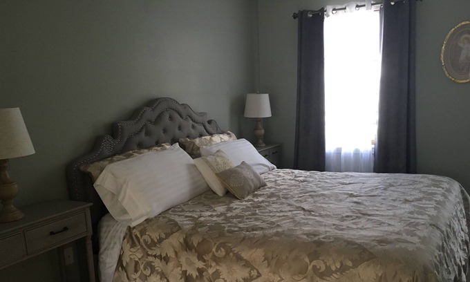 Williston North House | Williston Village INN- Suite r . for 4 people