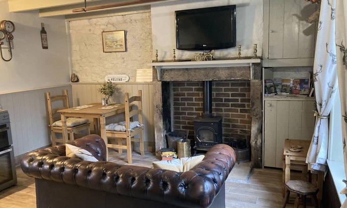 Barnard Castle Cottage | Willow Cottage, cosy & quirky in Middleton in Teesdale