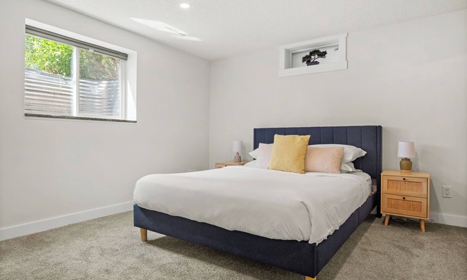 Willow Park House | Willow Park Suite - 1 Bdrm w Wifi, near Shopping