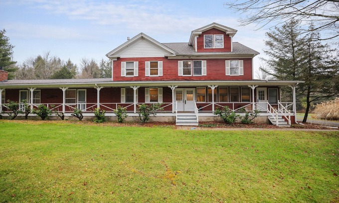 Honesdale Resort | Willow Pond Resort 18 Bedroom - Family Friendly, Reunions.
