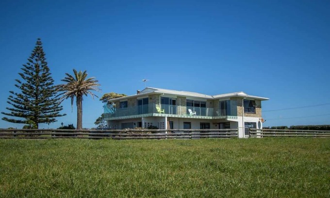 Bell Block Apartment | Wills On The Water - beachfront apartment