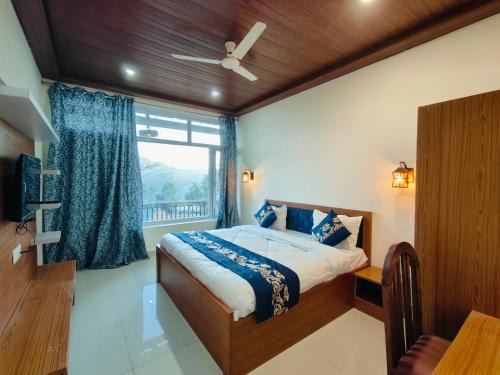 Bhimtal Hotel | Windcliff by lake & woods